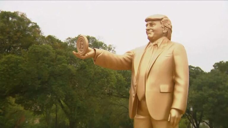 Trump Statue Bitcoin